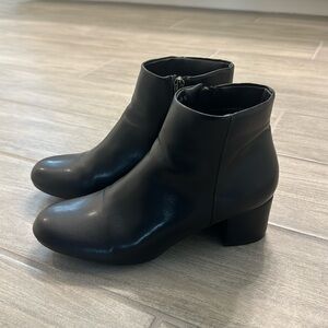 Womens heeled ankle books